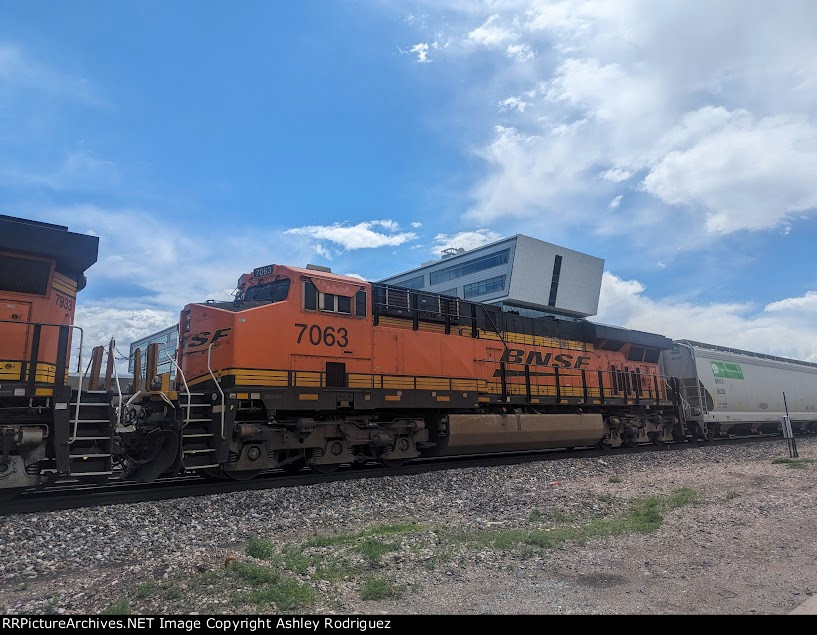 BNSF 7063